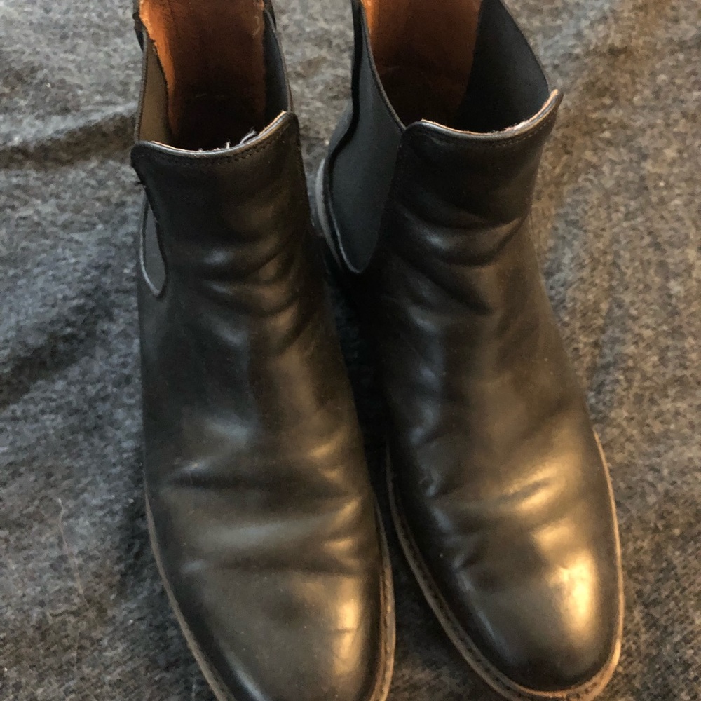 Authentic Frye Chase Chelsea Boots